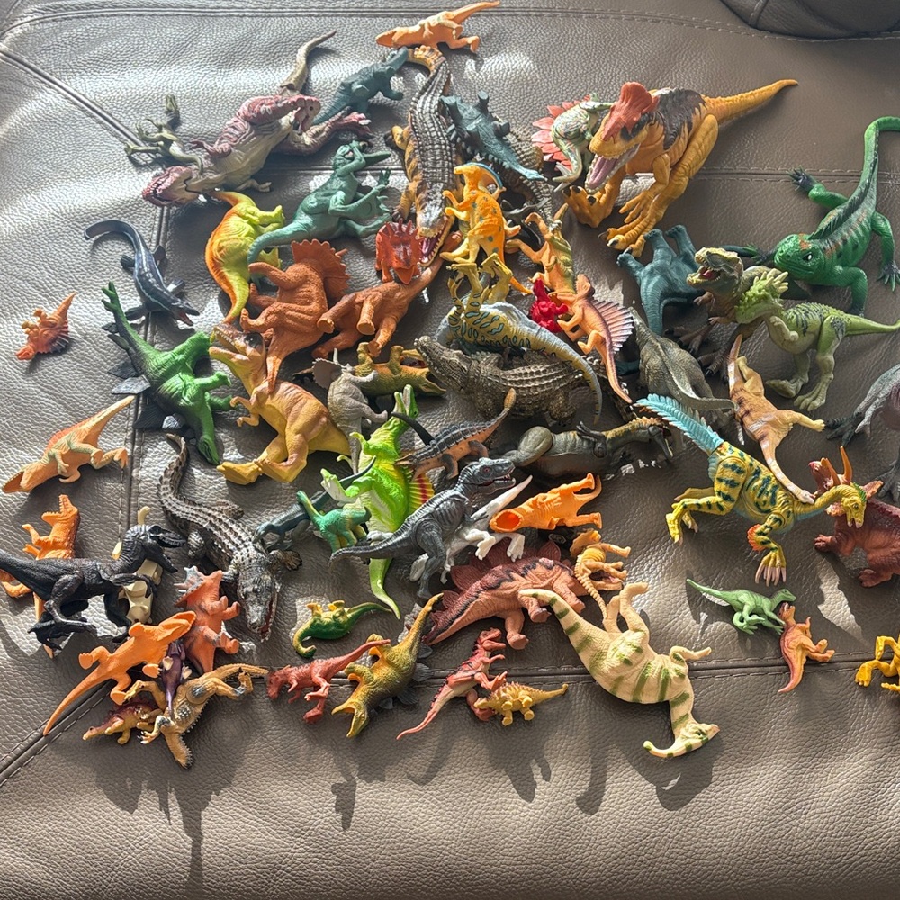 Dinosaurs and alligators and more!!! great figures for kids to play with!!!
